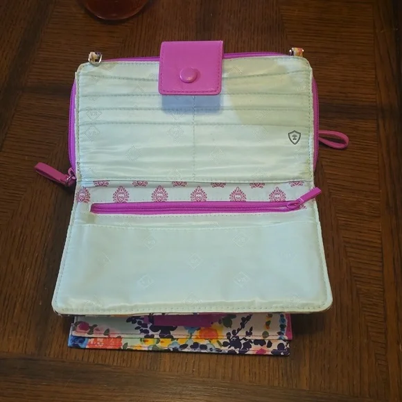 Vera Bradly purse wallet - new condition - Picture 3 of 5